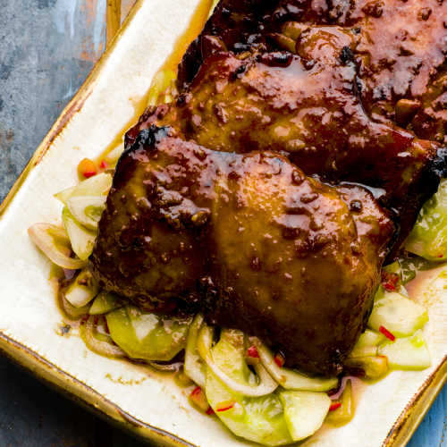 KK Korealaista kanaa, gochujang-majoneesia ja hapanimelää kurkkua