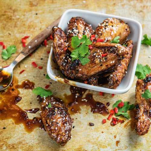 Sticky wings eli tahmeat soija-seesamisiivet