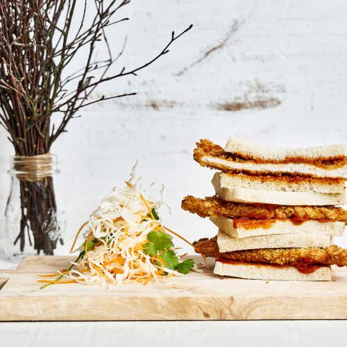 Katsu sando, umamiketsuppia ja rapeaa kaalia