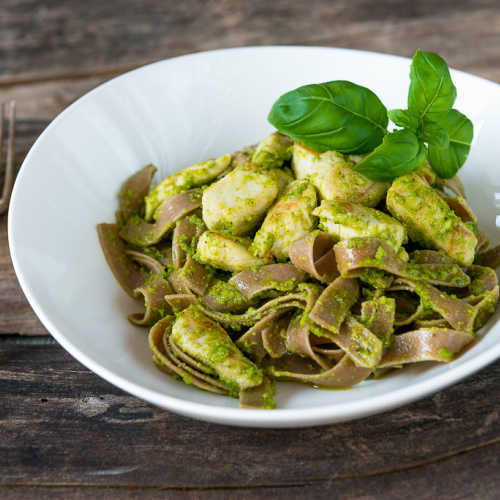 Täyteläinen kana-pestopasta